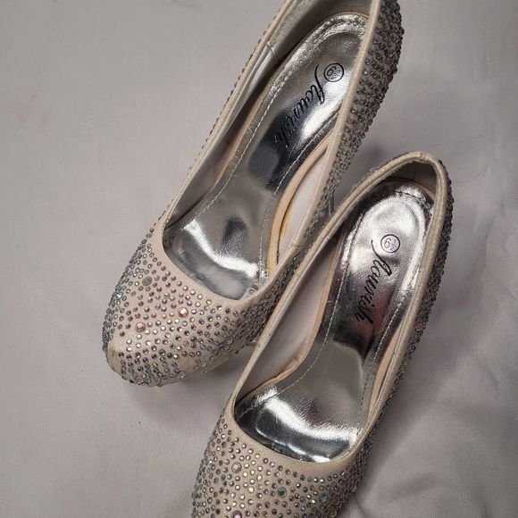 FLOURISH Jeweled Womens Heel 👠 - Picture 5 of 8